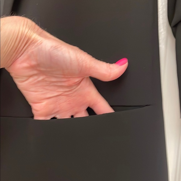 Elegant Black Women's Blazer by H and M - Picture 3 of 6